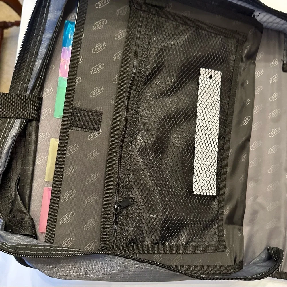NWOT Case it King Size Mighty Zip Tab Black Binder w/ Purple Accessories Insert